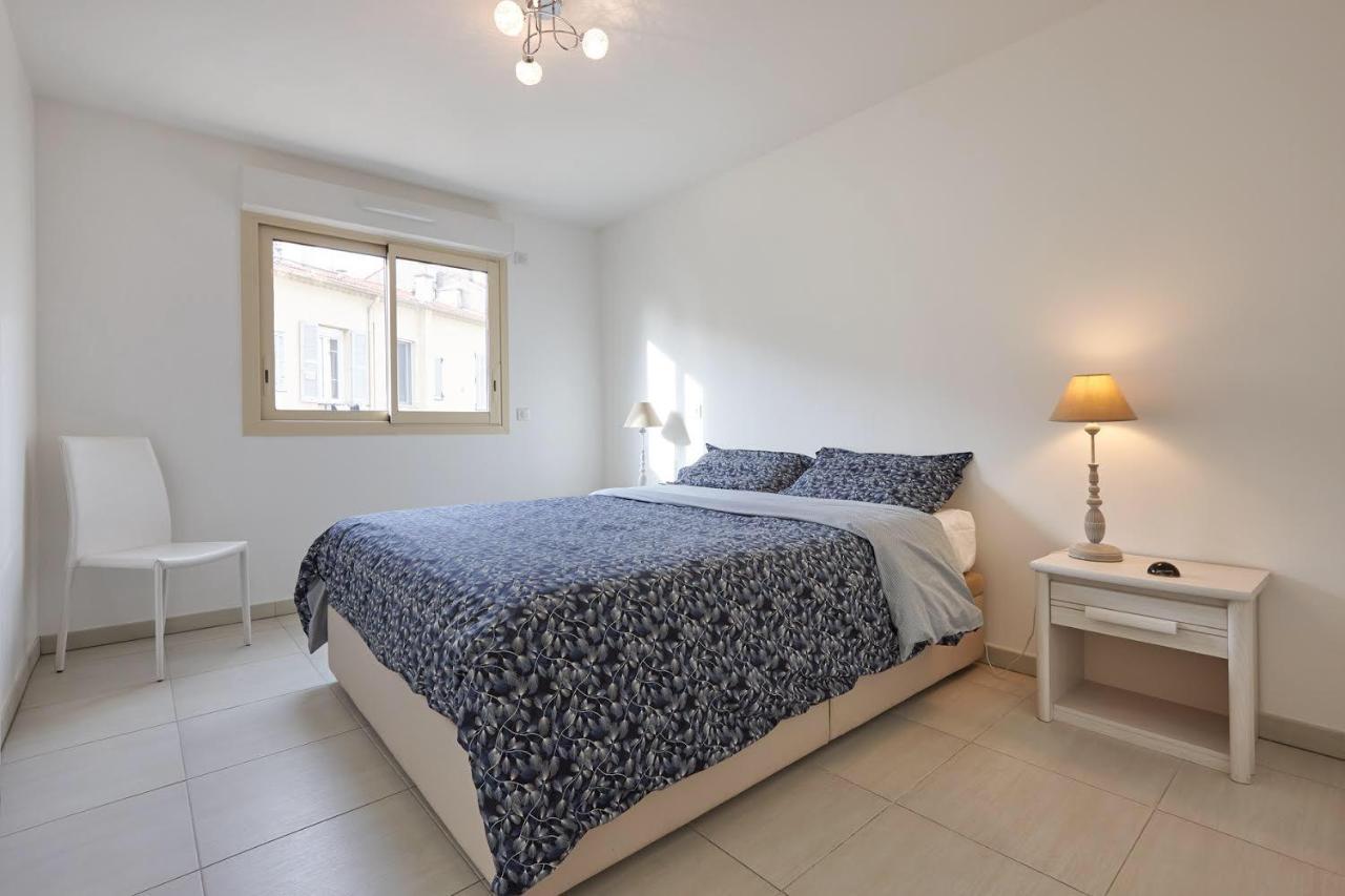 Montaigne Apartment *